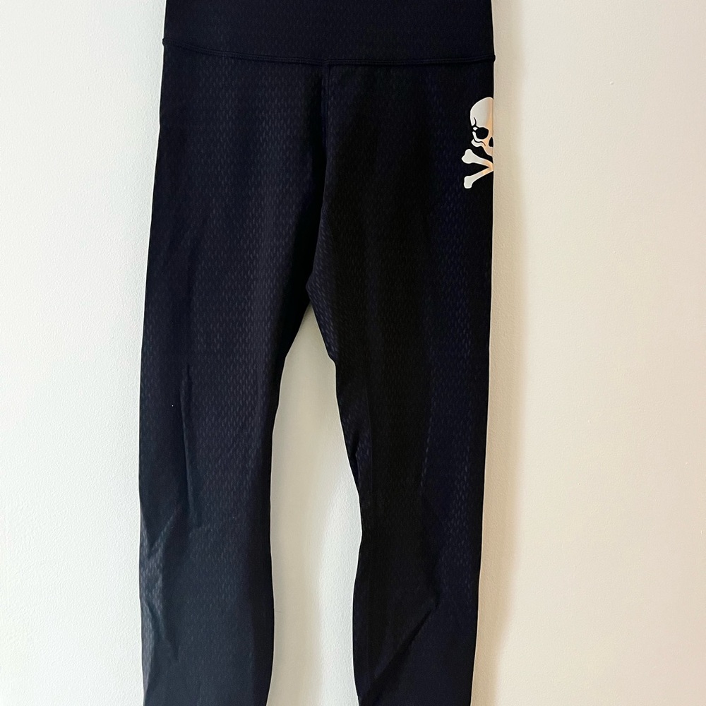 SoulCycle x Lululemon Skull python snake legging